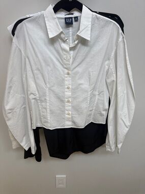 GAP White Cropped Button-Down Shirt